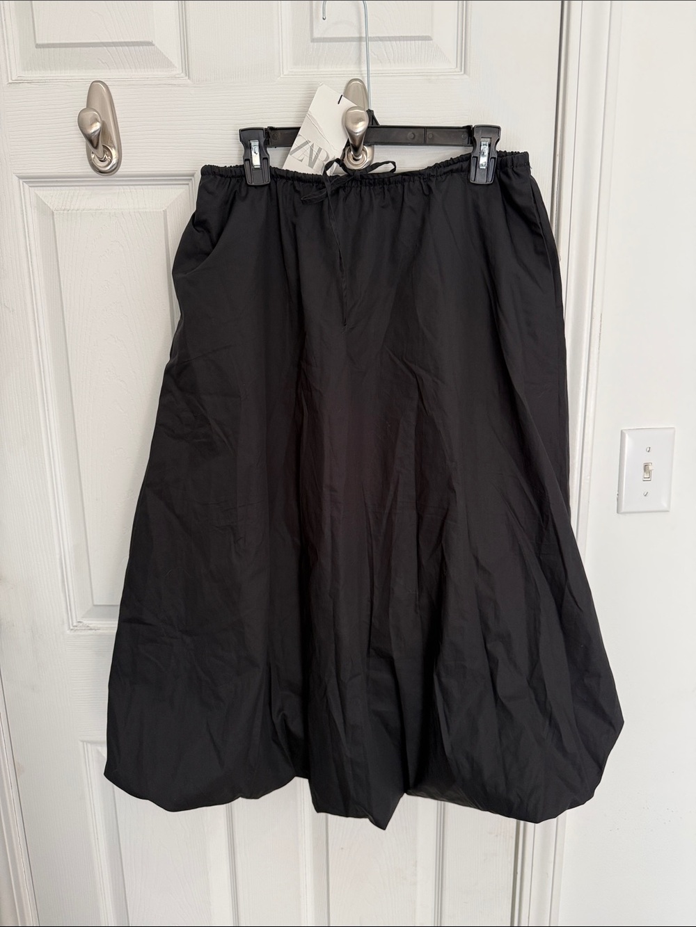 *NWT* Zara High Rise Midi Balloon Skirt, Black, Sz M
